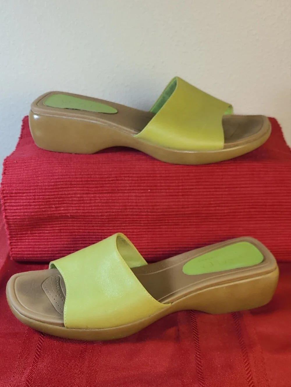 Lizflex By Claiborne Lime Green Leather Wedge Slide Sandals Comfort Women Size 9